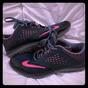Women’s Size 7.5 Gray/Pink Nike Flex running shoes